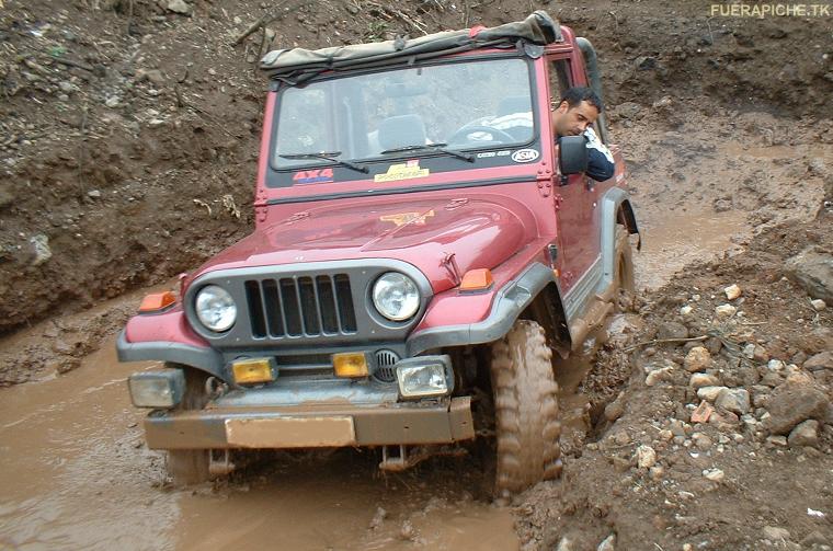 4x4 en charco de barro 4x4